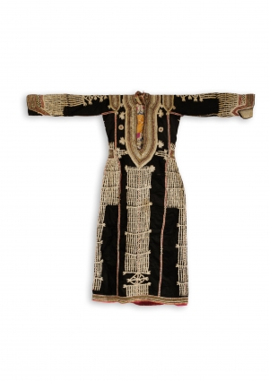 A festive Bayt al-Fakih dress made from black cotton with band embroidery (latter half of the 20th century; TRC 2005.0141).