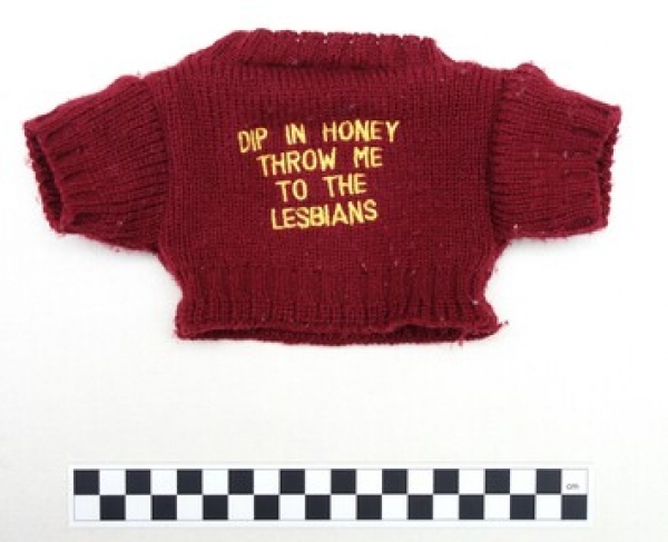 Mini jumper in dark red with the text: &quot;DIP IN HONEY THROW ME TO THE LESBIANS&quot;. Early 1990s, UK.