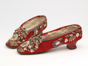 Pair of shoes embroidered with moose hair. North America, mid-19th century.