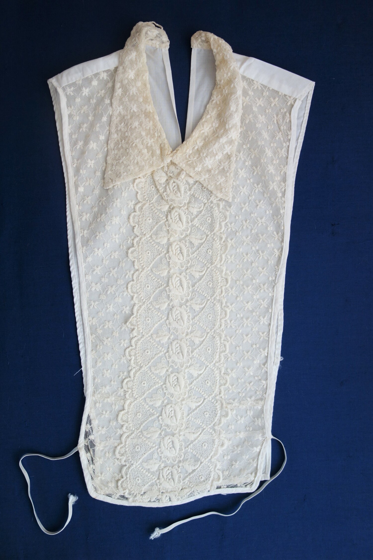 A Dutch chemisette from the early 1940s (TRC 2020.2614).