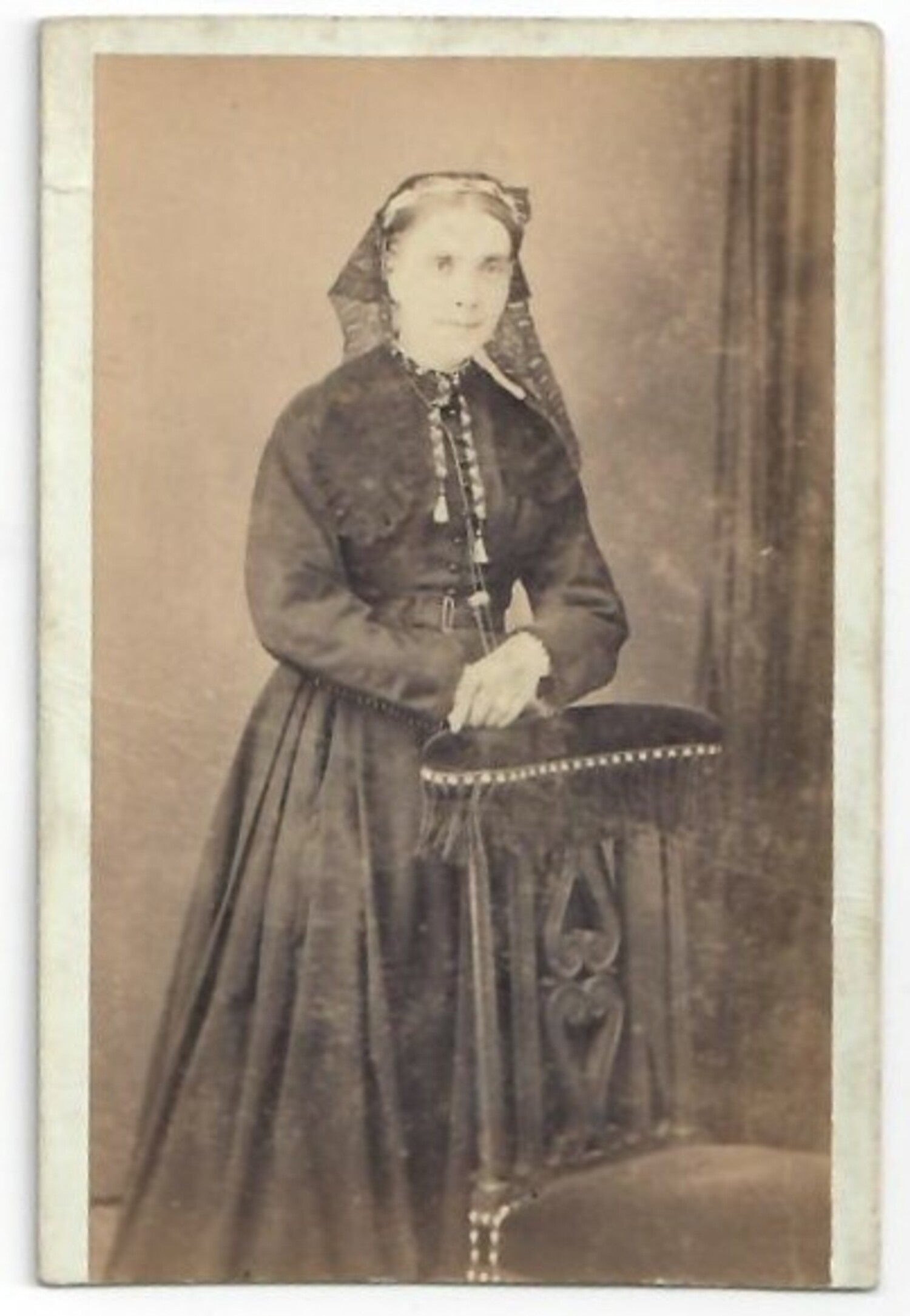 Carte de visite with a woman wearing a black, Chantilly lace lappet (1870s, France, TRC 2021.2009).