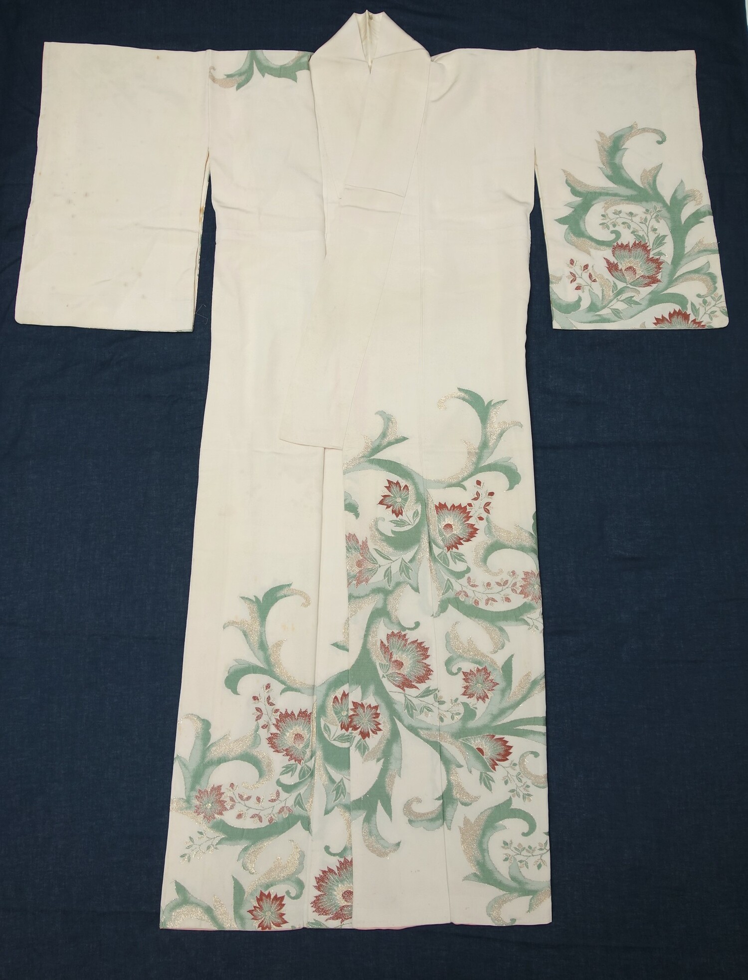 Silk kimono with Majolica Omeshi motifs, late 1950s (TRC 2021.2145).