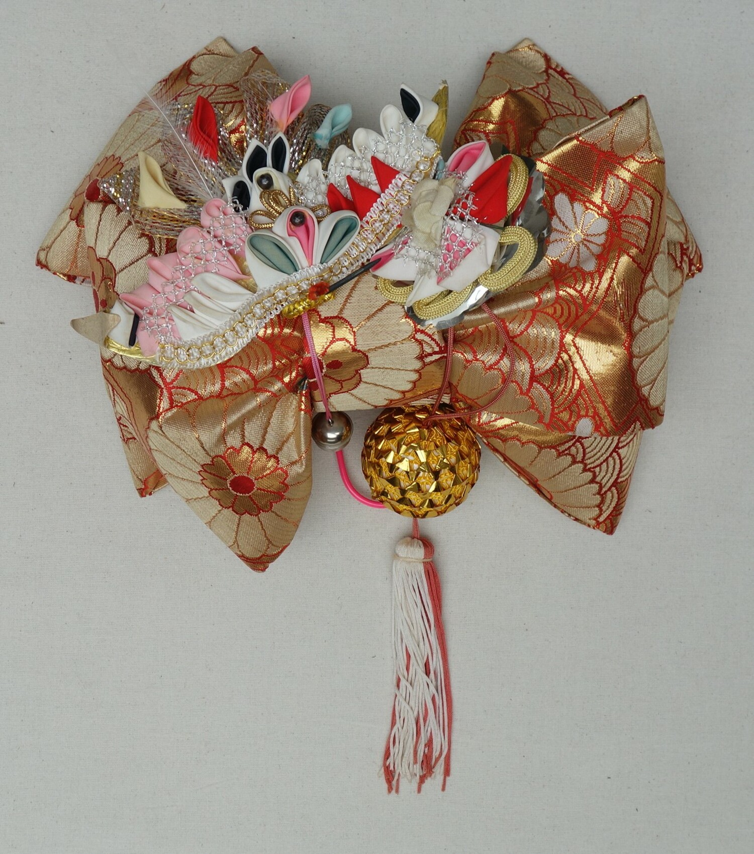 Modern obi bow decorated with flowers. to be added to the sash. Japan, 1973 (TRC 2021.2153b).