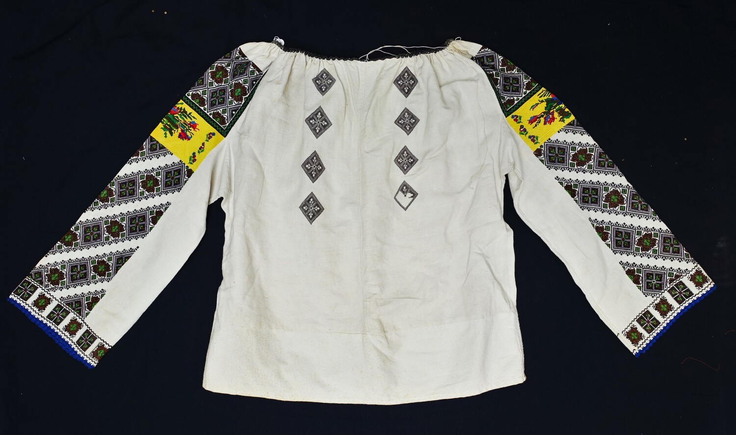Embroidered woman's blouse from Humor, Romania, mid-20th century (TRC 2022.0687).
