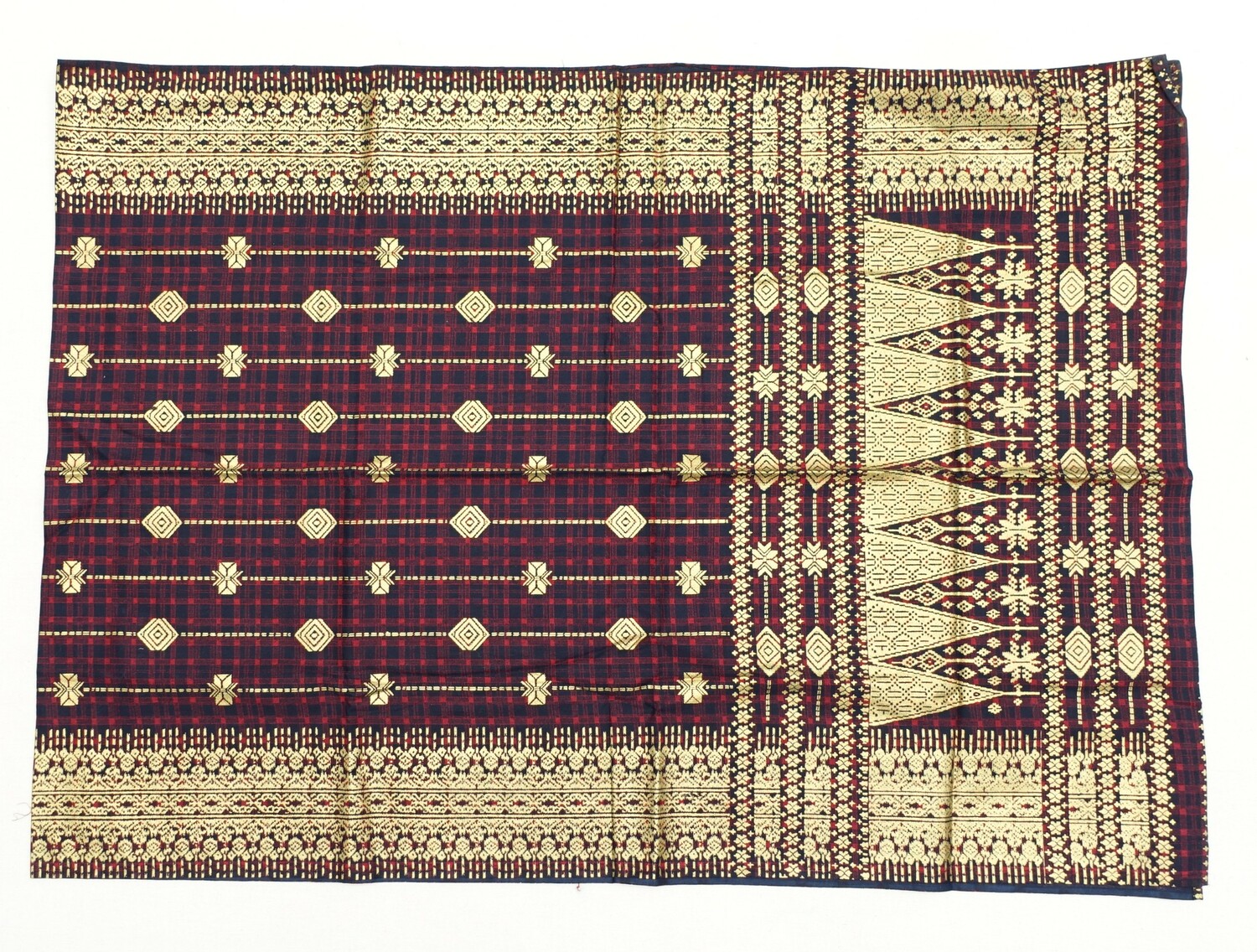 Shoulder cloth with printed decoration, imitation of songket cloth from Lombok, Indonesia, 20th century (TRC 2023.0572b).