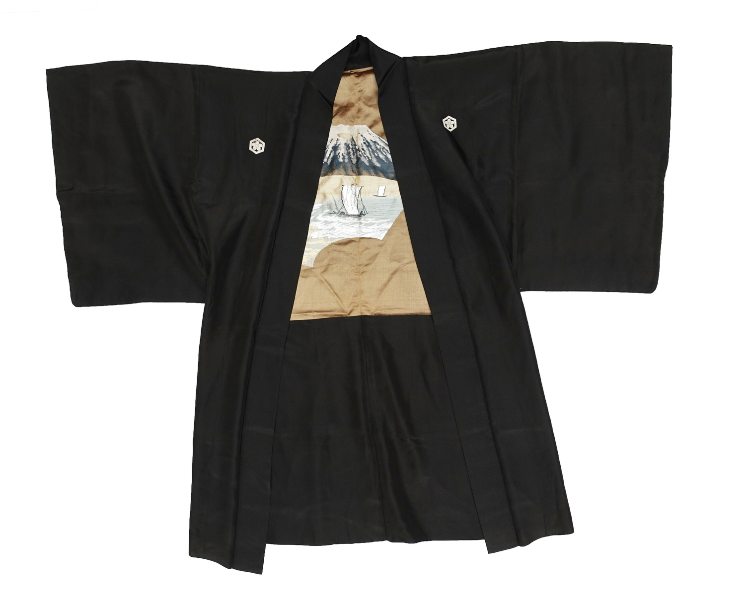 Man's haori with a lining that has a woven design of Mount Fuji. Japan, 20th century (TRC 2024.1052).