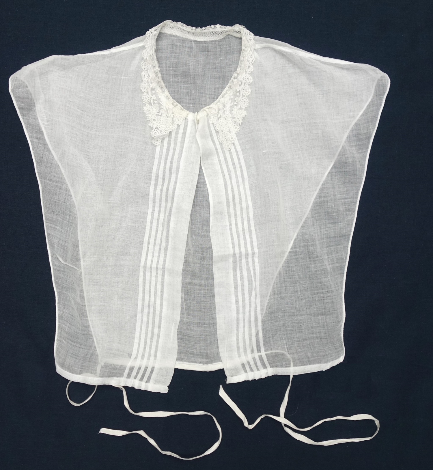 A white chemisette decorated with Brussels appliqué lace (on net, tulle). Europe, mid-19th century (TRC 2024.2498).