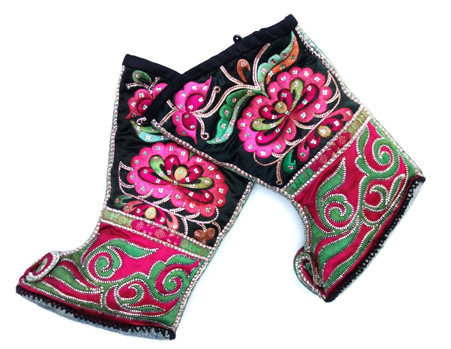 Embroidered pair of boots, Yi, China, 20th century (TRC 2024.2555a b).