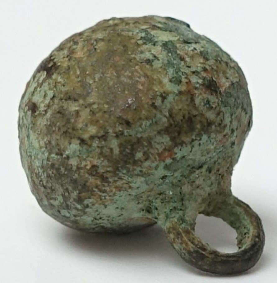 A metal spherical button with a round shank. The Netherlands, 19th century (TRC 2024.2598).