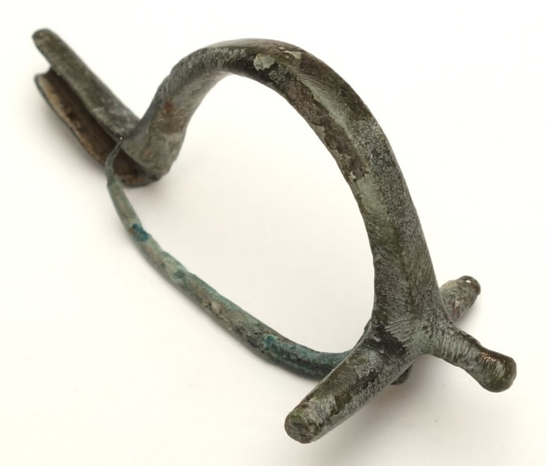 Fig. 3. Roman-period, 'light-cross-bow'-type bronze fibula (TRC 2025.0465).