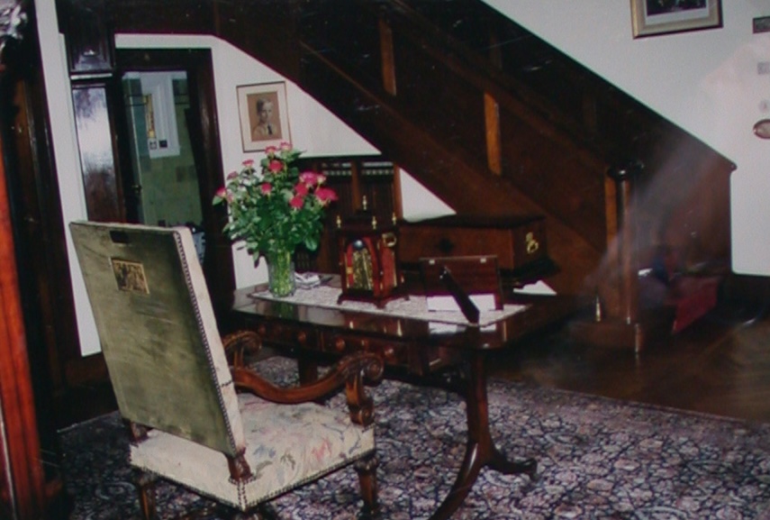 Hall way of Boerhaavelaan 6. The chair in front has a plaque at the back commemorating Winston Churchill who sat in this chair on 10 May 1946.