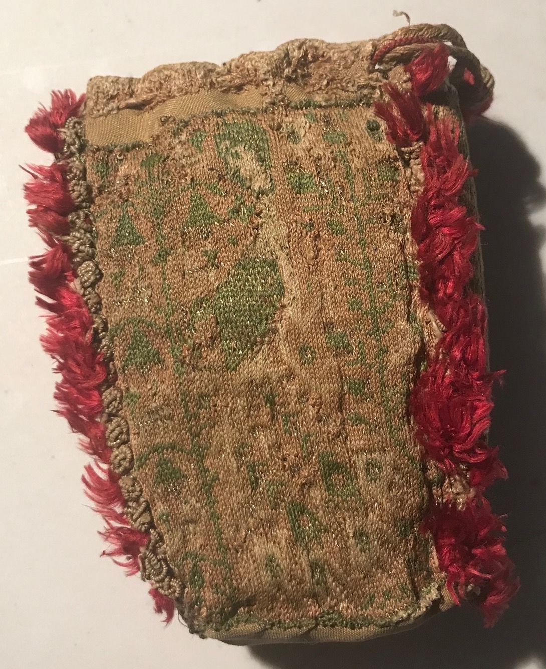 Side 2 of the knitted bag in silk and metal thread (Sens Museum, B323, 13th century).