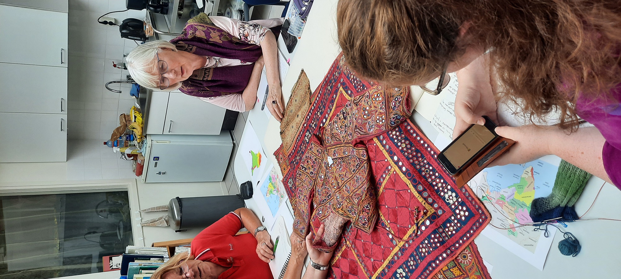 Group of participants at the TRC Study Day on Indian subcontinent embroidery, 6th August 2021. Photograph by Augusta de Gunzbourg.