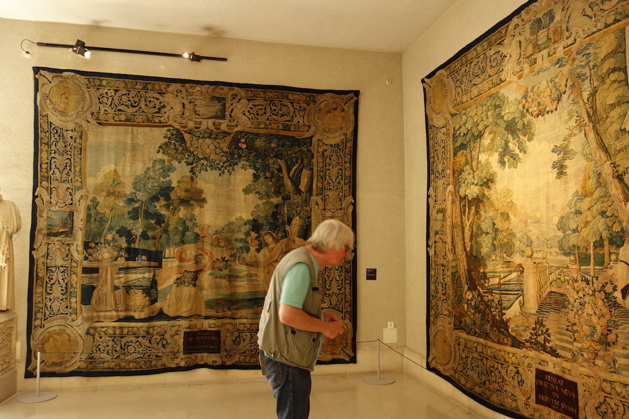Willem looking at one of the four embroidered wall hangings (photograph author).