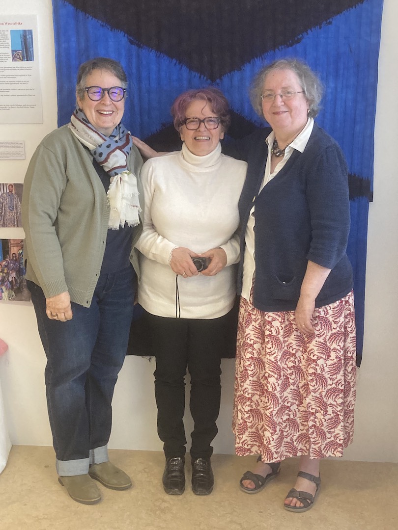 Ana Pires (centre) and her sister (left) from Portugal, together with the author, TRC, 3 May 2023.