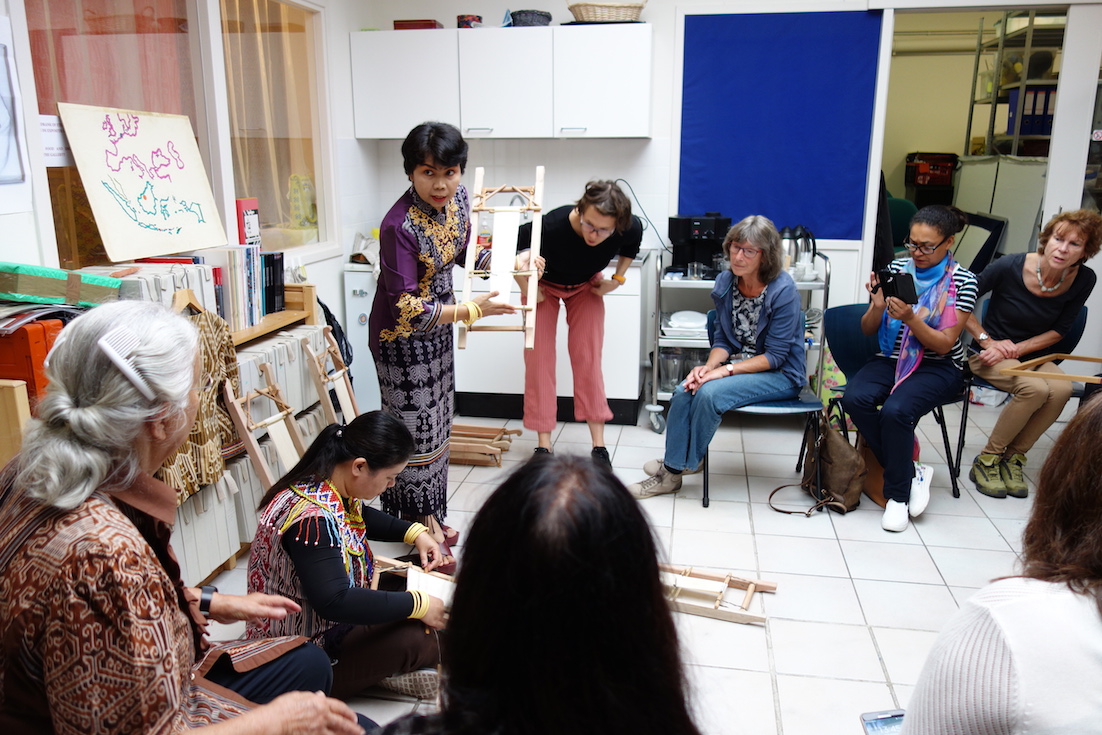 The first day of the series of workshops of original textile crafts from Kalimantan, Indonesia, 12th August 2017.